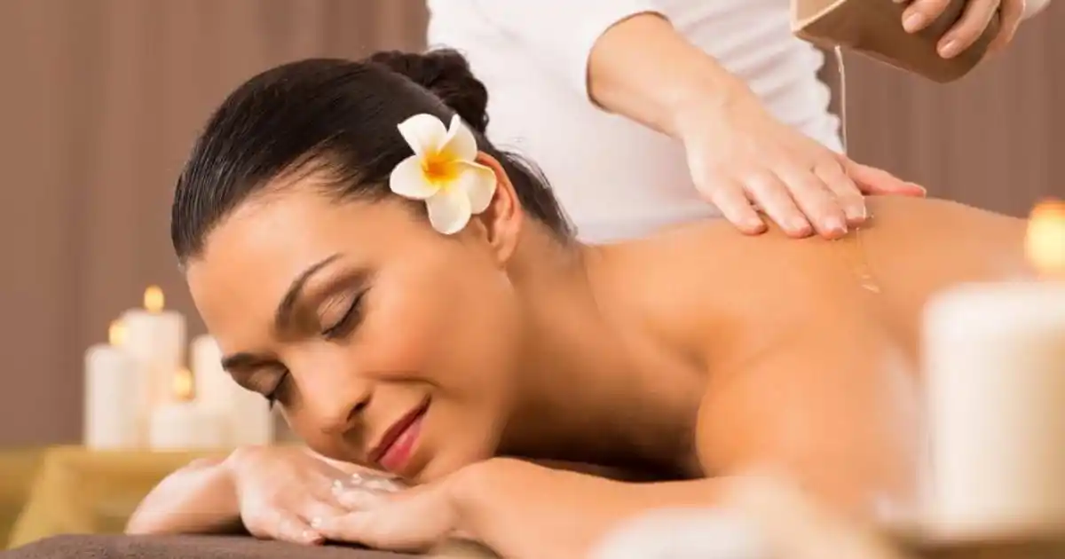 Massage Lomi Lomi : Bienfaits, Techniques & Déroulement 2026