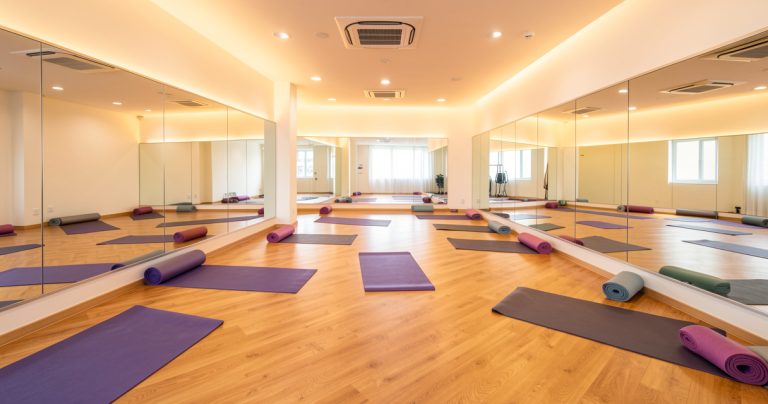 Yoga Bikram Paris : Studio, Cours, Bienfaits & Avis Complets [2026]